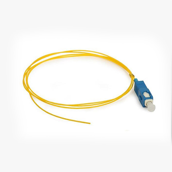 SC/APC halogen-free pigtail singlemode 9/125 mikrona dužine 2m, APC (Angled Physical Contact), fabrički napravljen i testiran