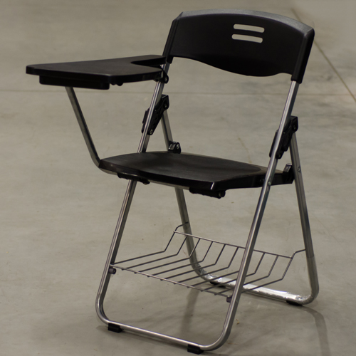 Stolica S02 plastična crna sklopiva, sa radnom površinom i policom za odlaganje stvari, dim. 44 x 52 x 81cm