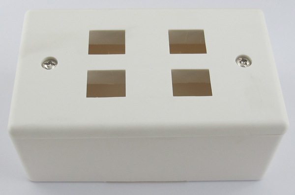 Utičnica nazidna blok sa 4 slota dim. 114 x 60 x 26mm, sa zastorima (SB-4PS)